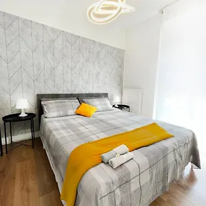 suitesflores-bright-and-cozy-apartment-in-verona.hotelinveneto.com/