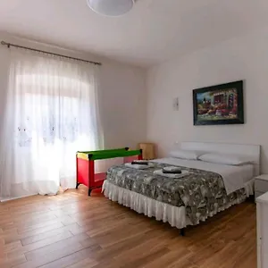 rina-house.hotelitalianriviera.com/